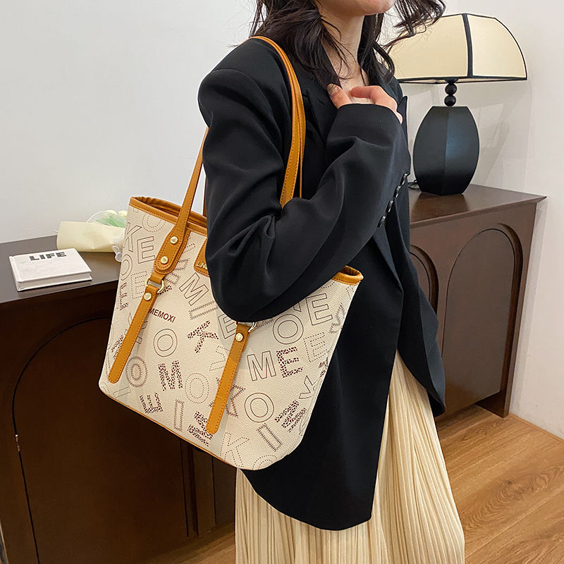 กระเป๋าสะพาย