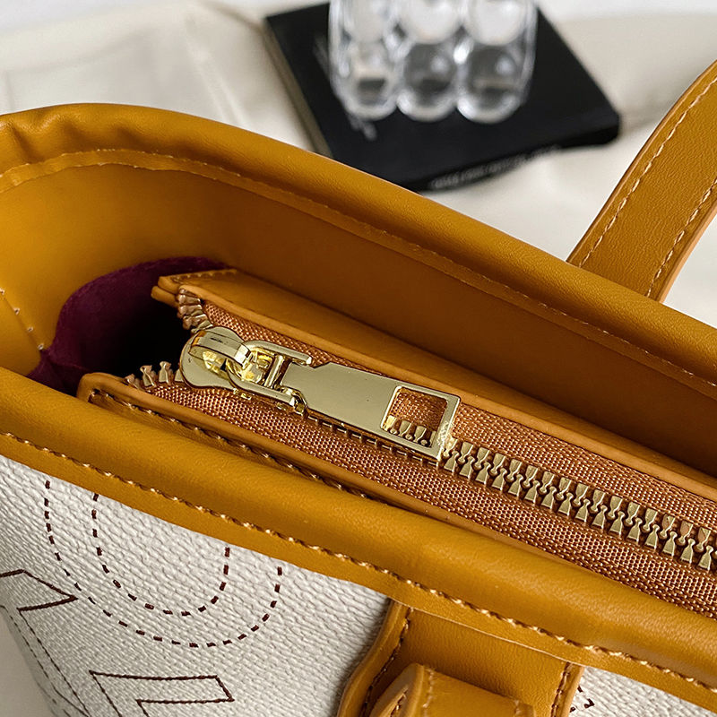 กระเป๋าสะพาย