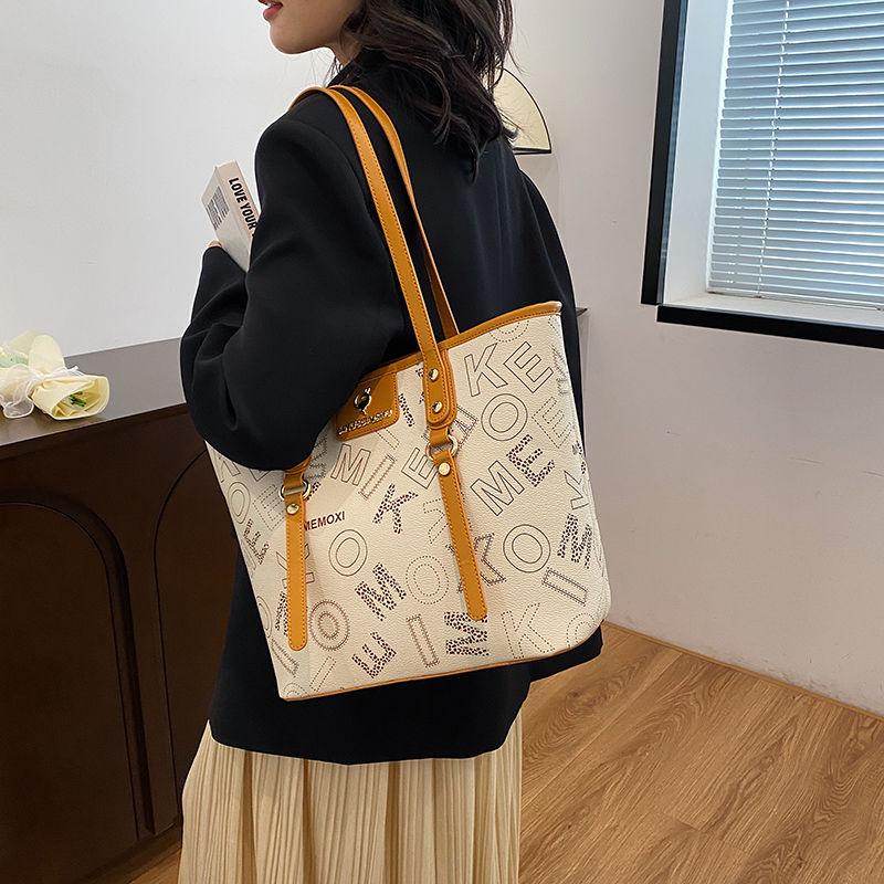 กระเป๋าสะพาย