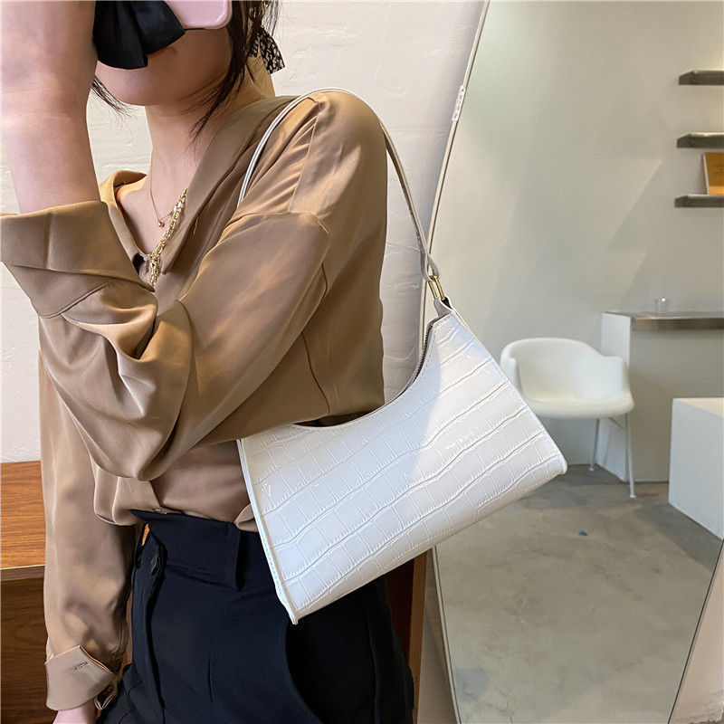 กระเป๋าสะพาย